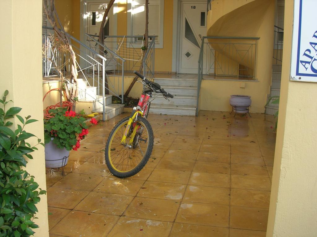 Giorgos Apartments Παλαιοχώρα Δωμάτιο φωτογραφία