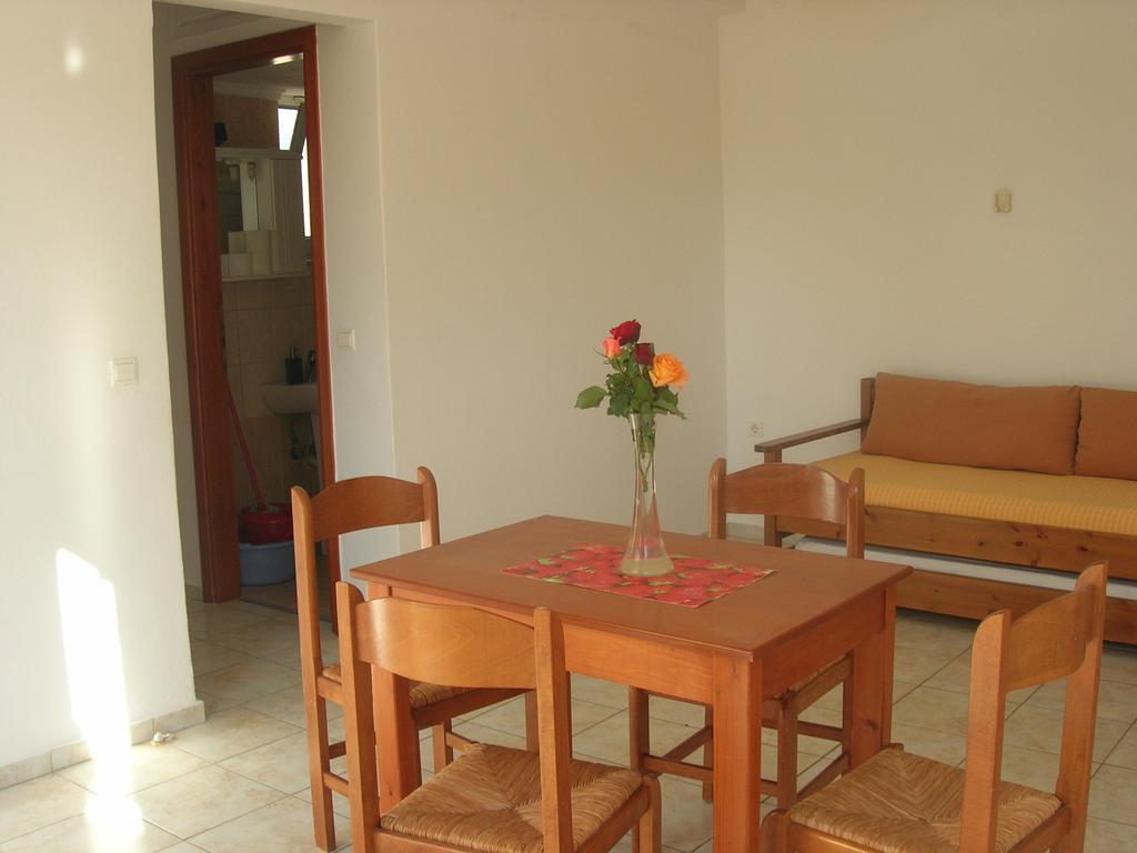Giorgos Apartments Παλαιοχώρα Δωμάτιο φωτογραφία