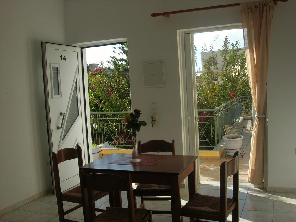 Giorgos Apartments Παλαιοχώρα Δωμάτιο φωτογραφία